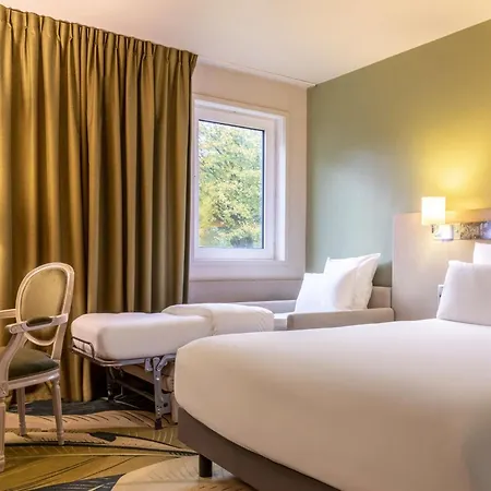 Hotel Mercure Parc Du Coudray - Barbizon Le Coudray-Montceaux Esterno foto