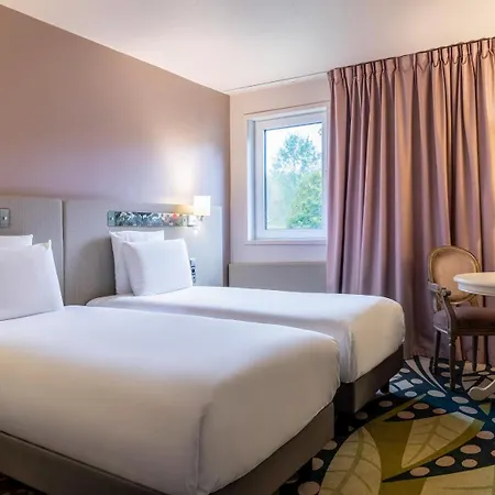 Hotel Mercure Parc Du Coudray - Barbizon Le Coudray-Montceaux Esterno foto