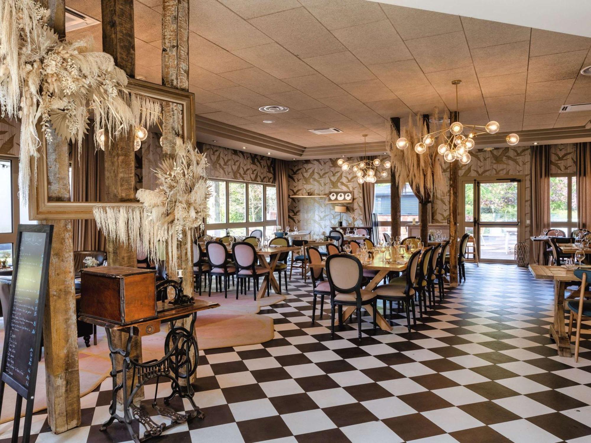 Mercure Parc Du Coudray - Barbizon Hotel 4*